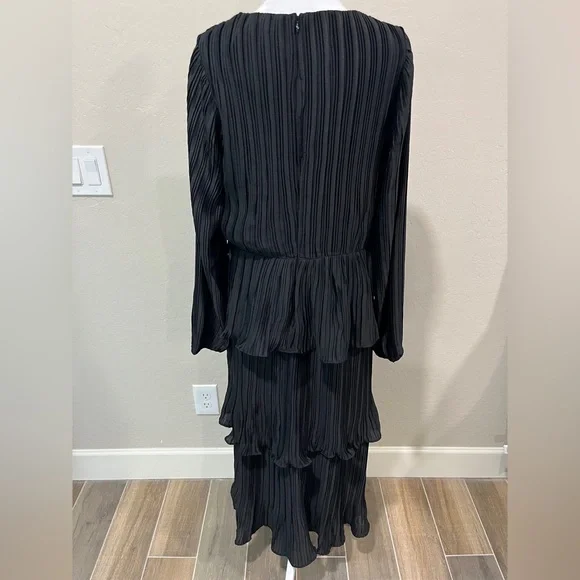 NEW! Petal & Pup Pippa Long Sleeve Midi Pleated Dress Black Size Large - Picture 5 of 8
